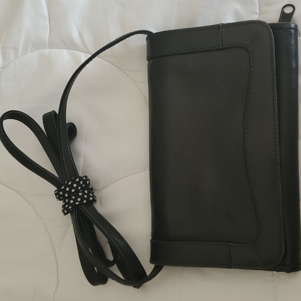 Leather Kenneth Cole Black crossbody wallet